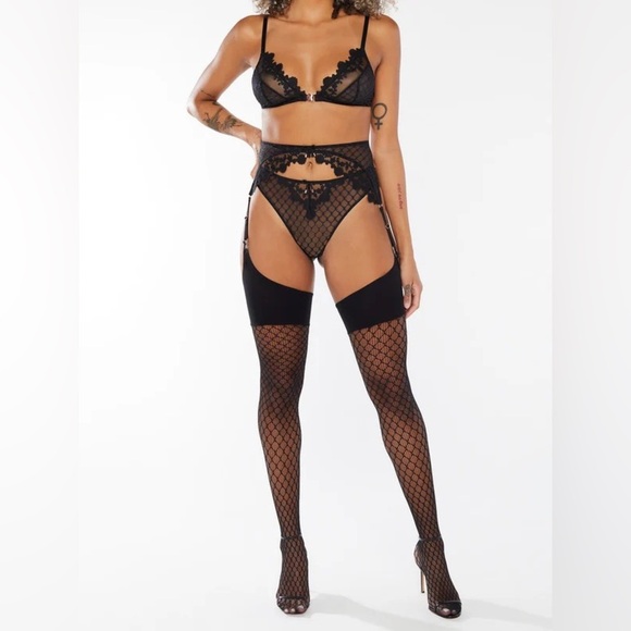 MADAME X FISHNET THIGH HIGH STOCKINGS Size 2X/3X - Picture 1 of 7